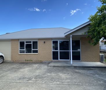 Tidy Two Bedroom in Kensington! - Photo 6