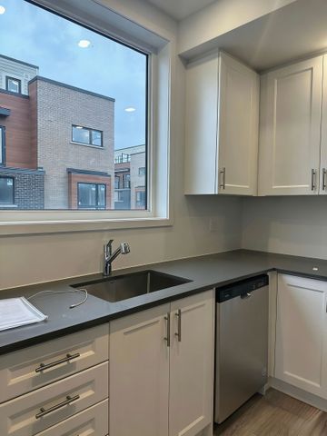 For Lease - 22 LYTHAM GREEN Circle Unit# 12, Newmarket, Ontario - Photo 3