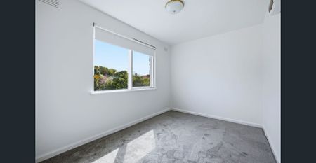 Light & Bright - Photo 4