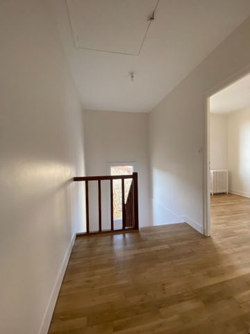 RUE DE ROCHECHOUART, Maison entièrement refaite à neuve de 65m² avec garage ! - Photo 5