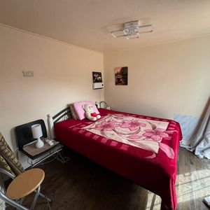 1 Bed Flat, Bardney Road, SM4 - Photo 2