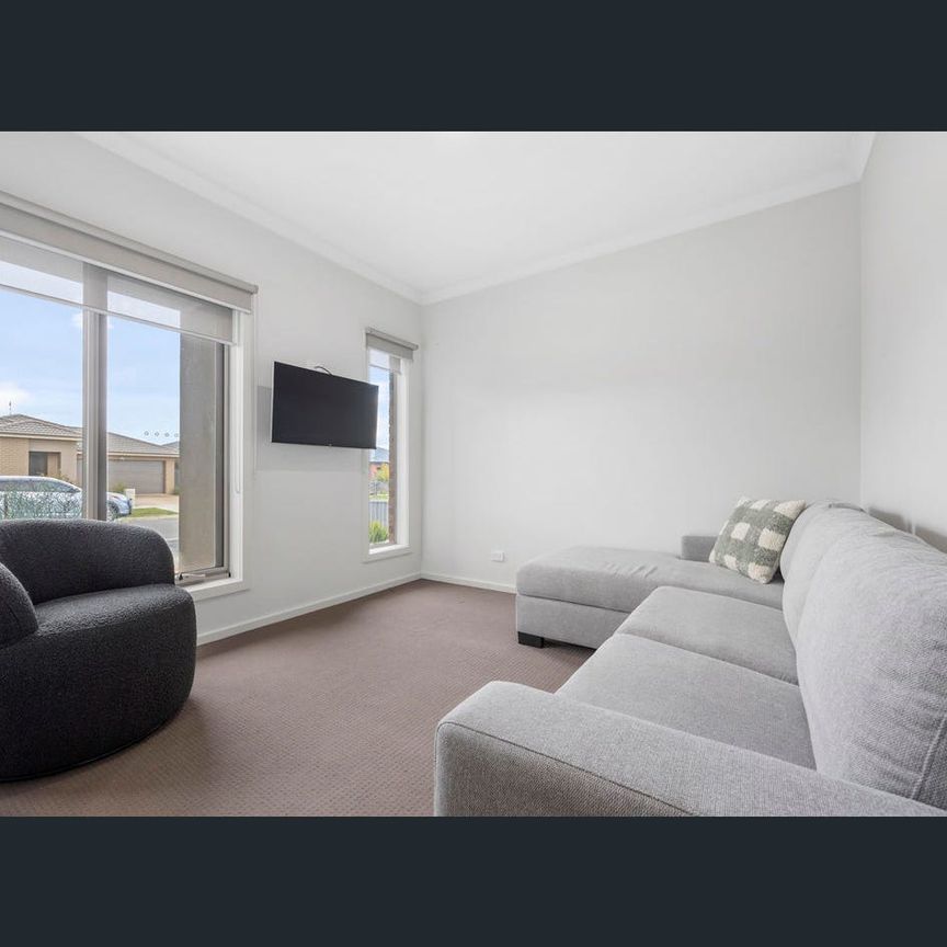 Modern Living in Highly Desirable Neighbourhood - Photo 1