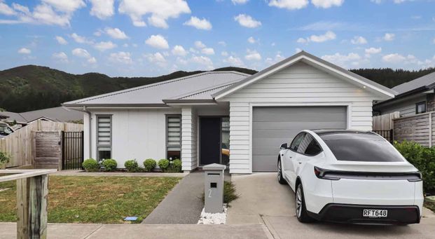 Modern Three-bedroom Home - Photo 1