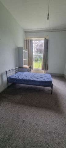 5 Bed - Flat 1, North Grange House, North Grange Road, Headingley, Leeds - LS6 2BR - Student - Photo 5