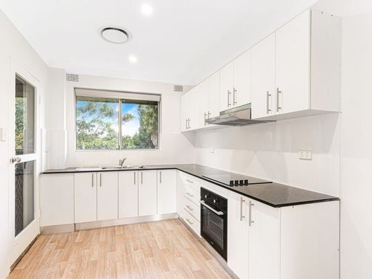 Renovated 3 Bedroom Unit - Wont Last Long! - Photo 1