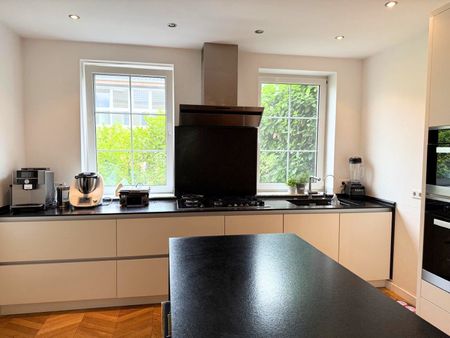 Sanierter Altbau mit besonderem Charme! Gehobene Ausstattung! - Photo 2