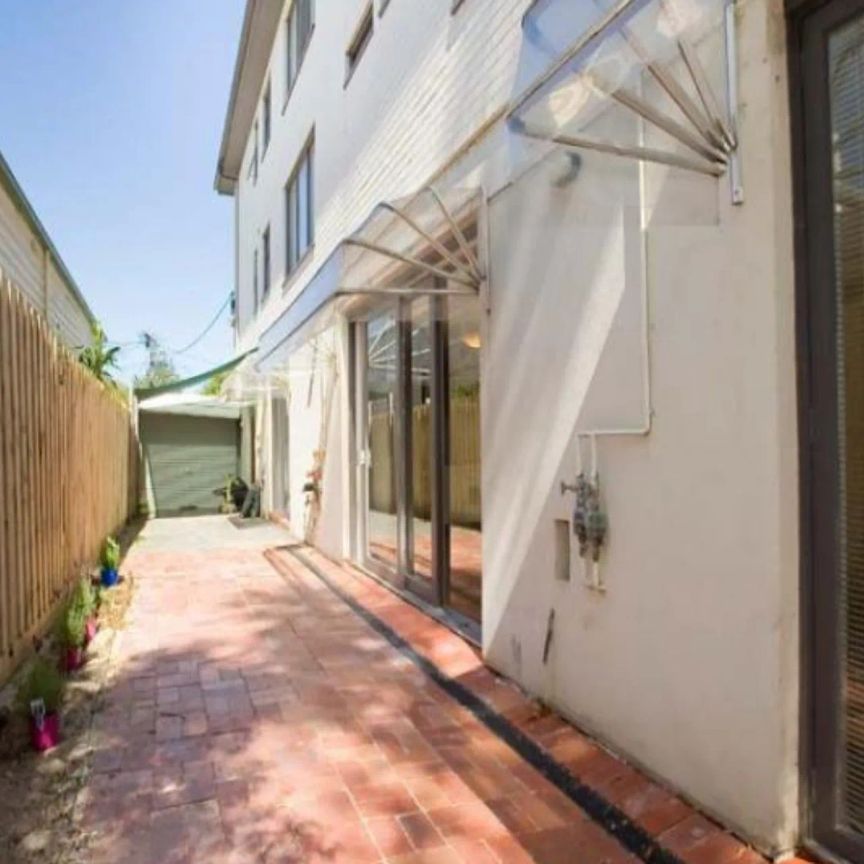 Fabulous Two Bedroom Courtyard Apartment - Photo 1