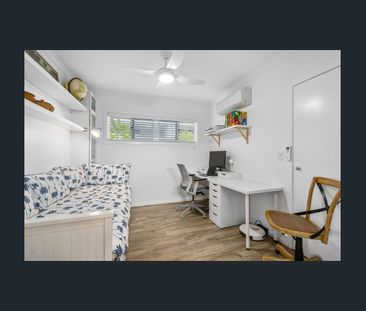 Coastal Hamptons Home – Modern Comfort by the Beach - Photo 5