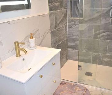 Tamworth Lane, Mitcham, CR4 - Photo 3