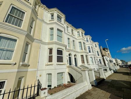 Marine Parade Worthing, BN11 - Photo 2