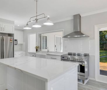 Luxurious Family Haven in Prime Toowoomba Location - Photo 5