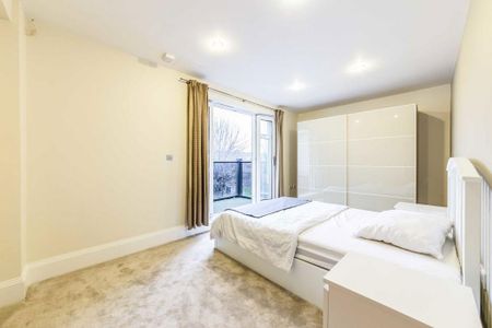 3 bedroom flat to rent - Photo 3