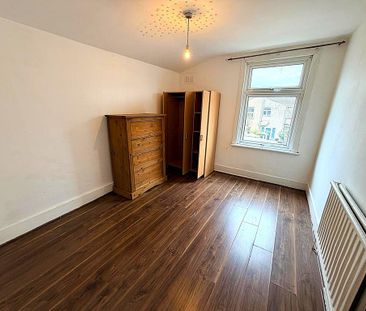 4 bedroom terraced house to rent - Photo 2