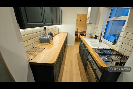 3 bedroom terraced house to rent - Photo 5