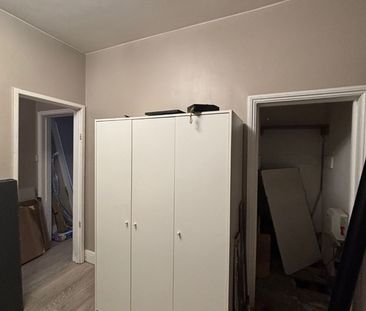 2 Bed Flat, Radstock Road, RG1 - Photo 2