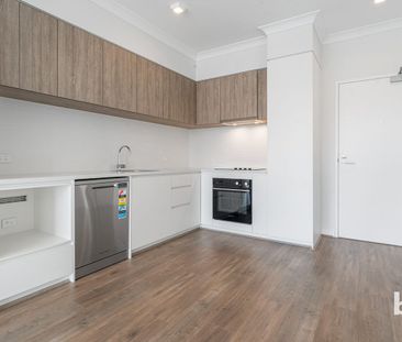 Modern Coastal Apartment with Balcony Living in New Port - Photo 2