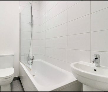 Newly Refurbished Flat with Private Outdoor Space and a Large Basement with 3 Additional Rooms - Photo 6