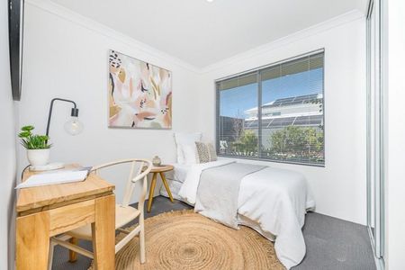 Indulgent Coastal Haven with High-End Finishes & Entertainer’s Alfresco - Photo 5