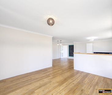 Immaculate 4 Bedroom, 2 Bathroom Family Home in a Quiet, Peaceful S... - Photo 4