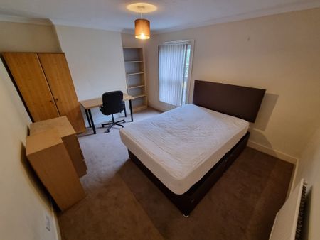 3 Bed Student Accommodation - Photo 2