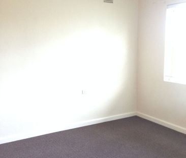 West Tamworth upstairs unit - Photo 2