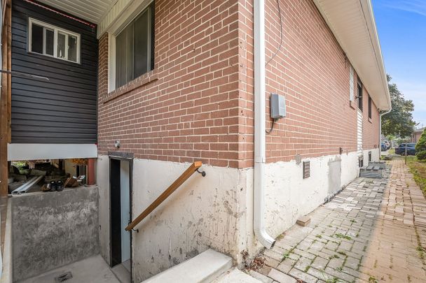 For Lease - 3 Bankfield Drive Unit# RM2, Toronto, Ontario - Photo 1
