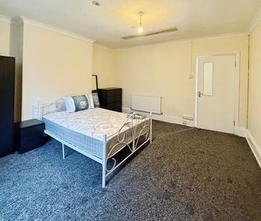 5 bedroom semi-detached house to rent - Photo 5