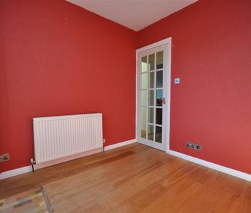3 bedroom semi-detached bungalow to rent - Photo 4
