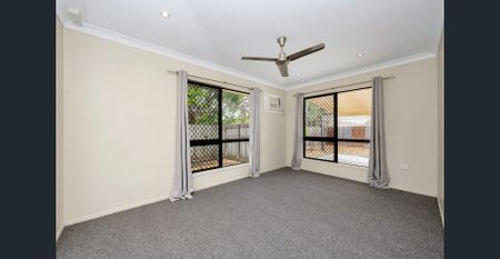 Your Next Family Home Awaits - Space, Comfort & Location in Kelso! - Photo 5