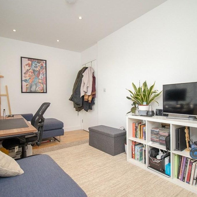 3 bedroom flat to rent - Photo 1