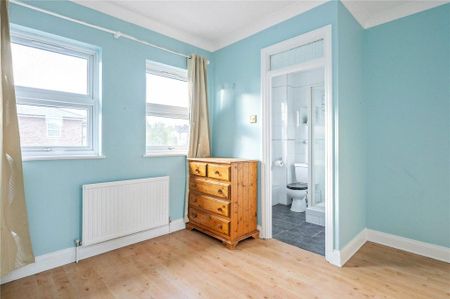 4 bedroom terraced house to rent - Photo 3