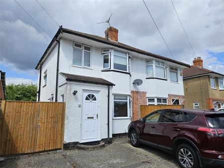 1 bedroom in a house share to rent - Photo 2