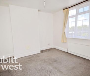 4 bedroom detached house to rent - Photo 4