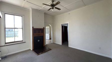 HASTINGS CENTRAL - 3 BEDROOMS - Photo 2