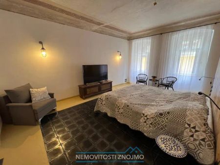 Pronájem zařízeného bytu 2+kk, v samotném srdci města Znojma - Photo 3