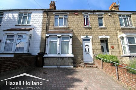 3 bedroom terraced house to rent - Photo 2