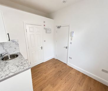 Studio Flat, Lancaster Road, N18 - Photo 5