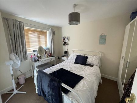 4 bedroom detached house to rent - Photo 4