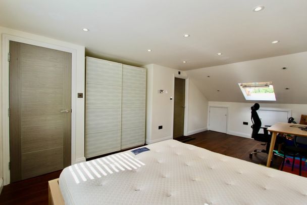 4 Bed Terraced House, Delafield Road, SE7 - Photo 1