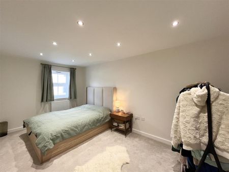 3 bedroom semi-detached house to rent - Photo 4