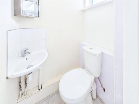 3 bedroom end of terrace house to rent - Photo 3