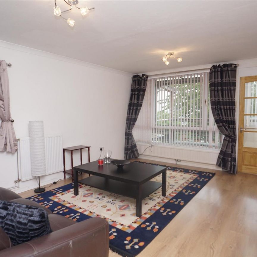 2 bedroom Flat To Let - Photo 1