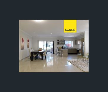 Bright Spacious Four (4) Bedrooms Duplex - Peakhurst - Photo 1