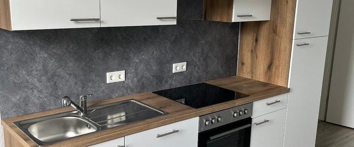 2-Raum-Wohnung mit Einbauküche - Foto 1