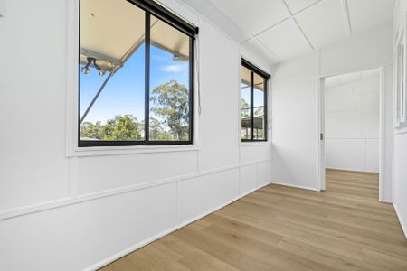 ONE WEEKS FREE RENT IF LEASED PRIOR TO XMAS BREAK!!! - Photo 2