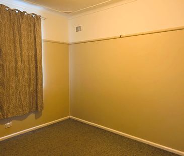 Charming Family Home with Spacious Backyard and Modern Comforts - Photo 2