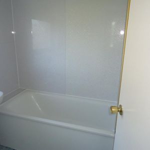 2 bedroom end of terrace house to rent - Photo 2