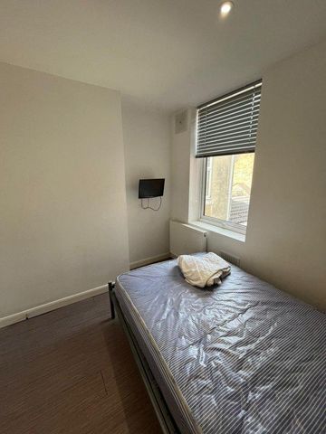 4 bedroom flat to rent - Photo 4