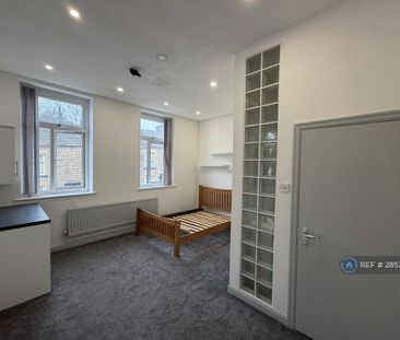 1 bedroom in a house share to rent - Photo 6