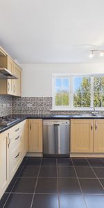 4 bed terraced house to rent in Mallard Place, High Wycombe, Buckinghamshire, HP11 1HF - Photo 4